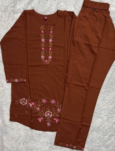 Nueva colección de vestidos casuales Kurti con pantalón para fiesta, disponibles a precios asequibles desde India. - Product Image 2