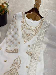 Conjunto de Kurta de Seda Étnica Gmy para Mujer - Bordado Intenso y Trabajo con Lentejuelas - Product Image 5