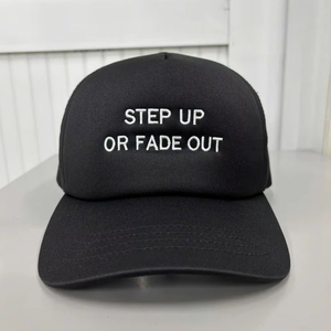 Casquettes de camionneur en mousse brodées 2D personnalisées de haute qualité, casquettes de camionneur en mousse pré-courbées réglables de haute qualité fabriquées au Vietnam - Product Image 1