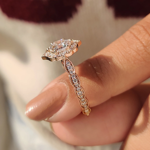 Anillo de Compromiso con Diamantes Hexagonales, Estilo Vintage con Detalles, Oro Sólido de 14K/18K, Joyería para Propuesta de Matrimonio - Product Image 4