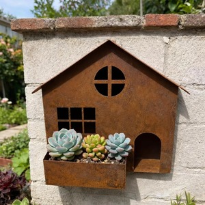 Macetero de metal galvanizado vintage para colgar en la pared, adecuado para balcones, vallas y decoración de jardines, procedente de la India. - Product Image 5
