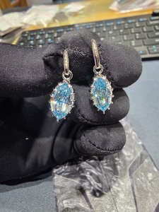 Elegantes Pendientes de Aro de Oro Blanco de 14K con Diamante Cultivado en Laboratorio para Mujer - Regalo Elegante para Uso Diario y Fiestas/Bodas - Product Image 6