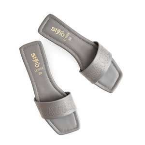 รองเท้ากีฬาลำลองสีเทาสำหรับผู้หญิงรองเท้า CL1969รุ่น - Product Image 1