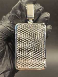 Colgante de Plata 925 con Nombre y Número de la Suerte Totalmente Cubierto de Moissanita Micro Pavé, Dijes Rectangulares Estilo Hip Hop para Cumpleaños - Product Image 3