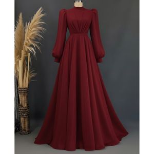 Elegante vestido de noche de gasa con corte en A |   Vestido formal hasta la rodilla con cuello alto, mangas abullonadas y pliegues frontales |   Vestido de invitada de boda con cintura imperio - Product Image 4