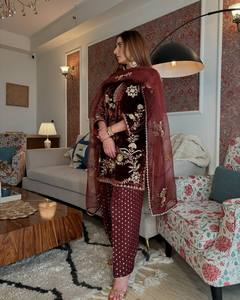 Conjunto de Salwar de Terciopelo Vintage hasta la Rodilla, Top y Pantalón Tejidos para Mujer con Bordado Floral, para Fiestas y Bodas - Product Image 5