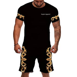 Conjunto de Camiseta y Pantalones Cortos Casuales Transpirables de Satén para Hombre, Estampado de Cabeza de León Dorado, 100% Poliéster, Impresión Digital - Product Image 1