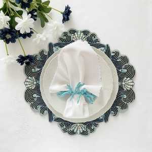 Mantel Individual de Tela Bohemio Hecho a Mano con Cuentas, Diseño Irregular Azul y Blanco, Tapete Decorativo para Mesa - Product Image 2