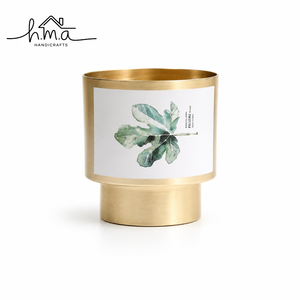 Candelabro Cónico de Latón Dorado con Base Redonda, Diseño Moderno Minimalista, Forma Cilíndrica, Elegante Decoración de Mesa - Product Image 6