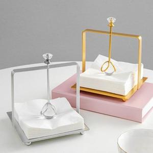 Porte-serviettes en métal de luxe pour la décoration de la table de cuisine, ajoutant un look haut de gamme et une organisation fonctionnelle pour un usage quotidien - Product Image 3