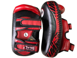 Leather Curved Kick Pad Handheld Training Shield Durable Strike Pad for Gym Coaching Martial Arts Practice and Daily Use - Product Image 2