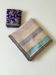 Sari jacquard teint à la main de qualité supérieure – Tissage lourd Jari Meenakari avec broderie et chemisier en dentelle - Product Image 3