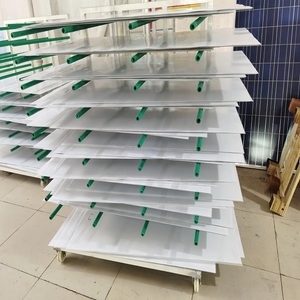 Verre solaire de qualité industrielle, trempé, à faible teneur en fer, extra clair, durabilité maximale, haute performance optique pour l'énergie solaire - Product Image 1