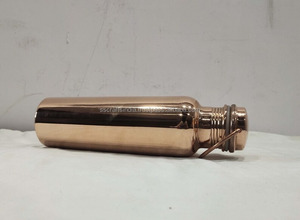 Fournisseur indien bouteille d'eau ayurvédique en cuivre pur stimuler le métabolisme et l'immunité naturellement disponible à bon prix de l'Inde - Product Image 2