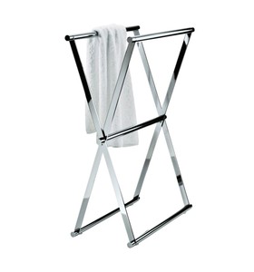 Porte-serviettes pliant moderne en métal chromé, support portable autoportant, organisateur de salle de bain, design compact et peu encombrant - Product Image 1