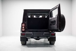 BAW 212 T01 Adventurer Sedán 2.0L con Batería de Litio, Tracción en las Cuatro Ruedas, Techo Panorámico, Interior Negro y Marrón - Product Image 4