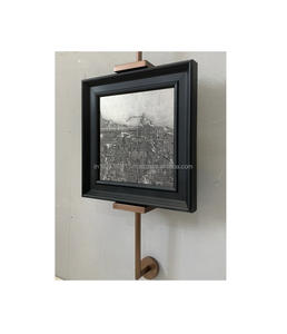 Cadre photo en bois de style vintage offrant une texture vieillie, attrayant pour les amateurs de design rétro et nostalgique pour la maison - Product Image 5