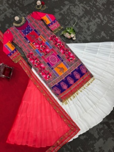 Nuevo diseñador Heavy Faux Georgette Impresión digital Trabajo hecho a mano Salwar Kameez Estilo moderno para fiesta Navratri Traje festivo - Product Image 5