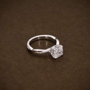 Anillo de compromiso de lujo con diamante cultivado en laboratorio de corte cojín, engaste de halo en forma de vid, color D, claridad VVS2, oro macizo, regalo de promesa - Product Image 2