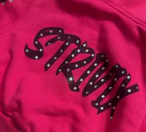 Conjuntos de sudaderas cortas con capucha y pantalones acampanados de algodón 100% con logotipo personalizado impreso con pedrería para mujer en oferta. - Product Image 4