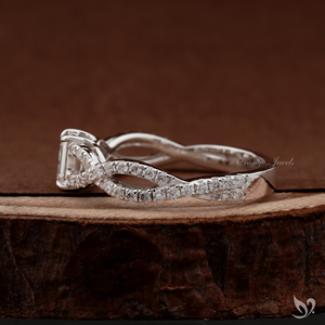 แหวนเพชรแล็บทรงมรกต 0.5 กะรัต ดีไซน์หรูหรา พร้อมวงแหวนแบบเกลียวประดับเพชร IGI Certified ทองคำขาว 10K - Product Image 3