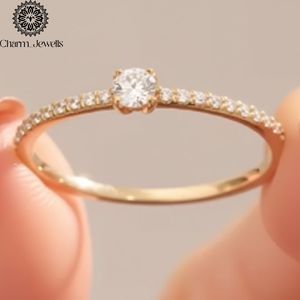 Anillo de Compromiso Charm_Jewells para Mujer, Oro Amarillo, Moissanita con Corte Corazón, Engaste Pavé, Estilo Romántico - Product Image 3