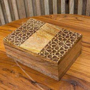 Boîte en bois et acrylique avec découpe au laser en forme de croissant et calligraphie arabe, cadeau décoratif exquis pour les occasions islamiques, boîte cadeau Eid - Product Image 2