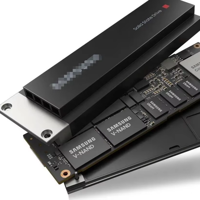 PM9A3 MZQL23T8HCLS-00A07 3.84TB NVMe PCIe 4.0 U.2 Enterprise SSD