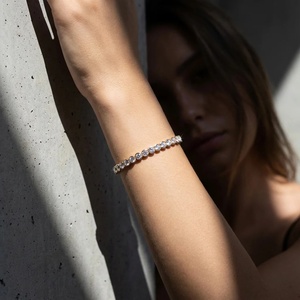 Bracelet tennis rond entièrement serti de diamants - Or 9k, 14k, 18k - Product Image 2