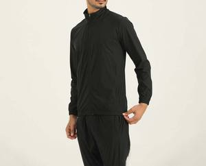Veste coupe-vent réversible sur mesure, élégante, noire, zippée, pour homme, design simple, résistante à l'eau, vêtement minimaliste pour l'extérieur - Product Image 4