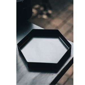Bandeja de Servir Hexagonal de Metal Negro Mate, Plato Decorativo Geométrico Moderno, Organizador Minimalista para Mesa de Centro, Decoración del Hogar - Product Image 1