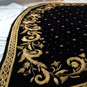Capa de Iglesia de Lujo Bordada a Mano con Hilos de Oro |   Vestimenta Litúrgica de Terciopelo Negro con Borde Floral Dorado y Bordado de Estrellas - Product Image 4