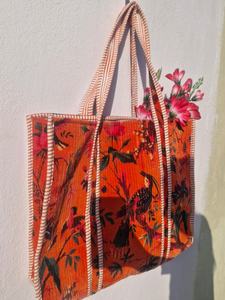 Bolso Tote Reversible Acolchado de Terciopelo con Estampado de Aves – Bolso de Hombro XL para Mujer – Logotipo Personalizado – Bolso de Moda para Viajes y Compras - Product Image 3