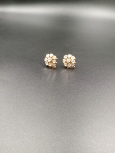 AMAIRA JEWELS - Aretes Clásicos de Plata Chapados en Oro con Diseño de Flor, Joyería para Uso Diario de Mujer, Aretes de Pavo Real para Fiesta - Product Image 2