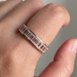 Bague éternelle entièrement sertie de diamants baguette cultivés en laboratoire pour femme, en or massif 14 carats, cadeau de mariage ou de fête pour les partenaires - Product Image 1