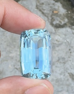 Aigue-marine naturelle bleue de 23,20 carats, taille coussin, coupe excellente, sans défaut, avec éclat, provenant du Brésil - Product Image 4