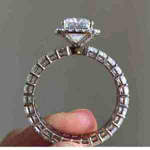 Anillo de Compromiso con Diamante de Corte Radiante, Unisex, Chapado en Oro Rosa de 18k, Banda de Eternidad con Corte Esmeralda, Halo, Lujoso, Certificado IGI - Product Image 1