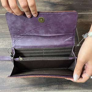 Nuevo Bolso de Mano de Cuero Vacuno Hecho a Mano para Mujer con Correa de Muñeca, Diseño Floral Tallado, Estilo Occidental, Patrón a Cuadros para Damas - Product Image 6