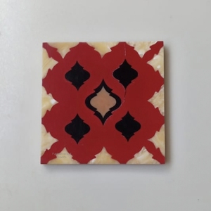 ถาดรองแก้วเรซินฝังลายดอกไม้สีแดงใบไม้และไม้อีพ็อกซี่ดีไซน์ตกแต่งโต๊ะและอุปกรณ์เสริมเสื่อและแผ่นรอง - Product Image 1