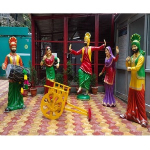 Estatuas de Fibra con Temática Punjabi, Figuras Tradicionales de Danza Bhangra para Decoración de Bodas, Compre Estatuas Premium de Damas Bhangra - Product Image 1