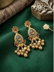 Pendientes de lujo tradicionales indios de Polki Kashmiri, chapados en oro, con diseño étnico de elefante Gungroo, para novias y fiestas, de diseñador. - Product Image 3