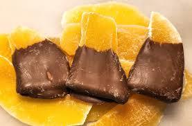 Tranches de mangue confites trempées dans du chocolat noir, collation fruitée sucrée, forme allongée, origine Vietnam, préparées au sirop, en vrac - Product Image 6