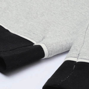 กางเกงขาสั้นกีฬาผู้ชาย สีเทา-ดำ ผ้าโพลีเอสเตอร์ 100% สำหรับออกกำลังกาย วิ่ง หรือใส่ลำลอง ระบายอากาศได้ดี - Product Image 6