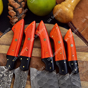Ensemble de 5 couteaux de chef de cuisine de style japonais, OEM/ODM personnalisé, lames en acier Damas martelé, manche ergonomique en bois, ambidextre, haute qualité - Product Image 3
