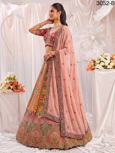 Rivaayat House presenta un lehenga choli clásico de estilo imperial, largo hasta el suelo, con flores bordadas, lazo y botones, con un trabajo elaborado de diseño. - Product Image 4