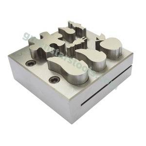Ensemble de 7 coupe-disques de formes variées, outils de précision pour la fabrication de bijoux, pour couper l'or, l'argent, le laiton, le cuivre et la tôle. |   GS589AK - Product Image 1