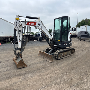 Mini-excavatrice sur chenilles E42 fiable, modèle 2022, pour l'aménagement paysager, les travaux publics et la préparation des chantiers - Product Image 1