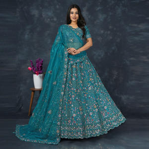 Lehenga Choli de tela twill con bordado floral denso, silueta acampanada estructurada, corte de blusa de diseñador, dupatta suave y drapeada - Product Image 4