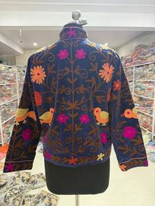 Chaqueta de terciopelo floral bordada a mano para mujer, manga larga, cierre de cremallera, estilo étnico de otoño, regalo para ella - Product Image 6