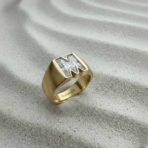 Anillo con Letra Flotante Stonewels, Diamante Cultivado en Laboratorio, Oro Sólido de 14K, Inicial Personalizada, Alfabeto Minimalista, Joyería de Boda - Product Image 3